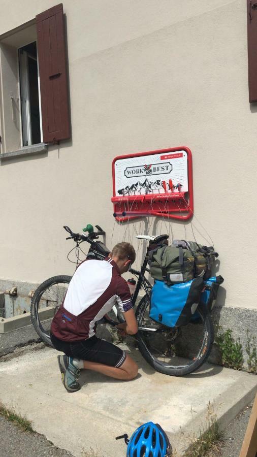 Sust Lodge Am Gotthard Hospental Exterior photo