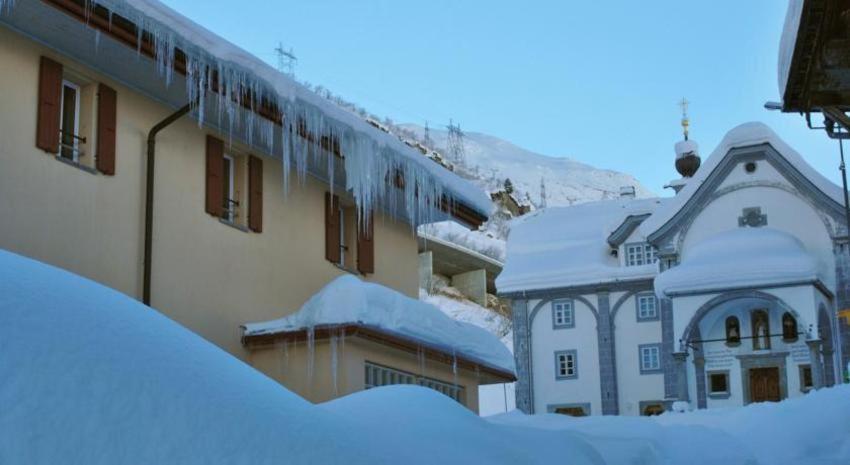 Sust Lodge Am Gotthard Hospental Exterior photo